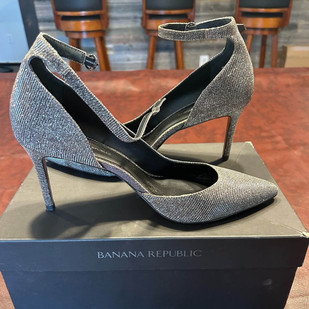 Banana Republic sparkles high heels. Woman’s size 11